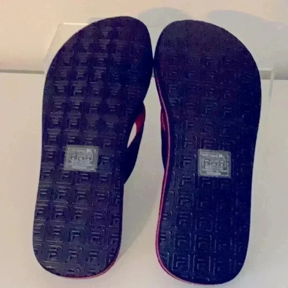 NWT FILA Activefoam Flip Flops Size  9 - Picture 2 of 3